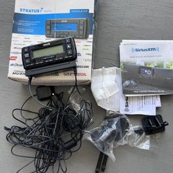 SIRIUS XM STRATUS 7 DOCK & RADIO W/VEHICLE KIT 