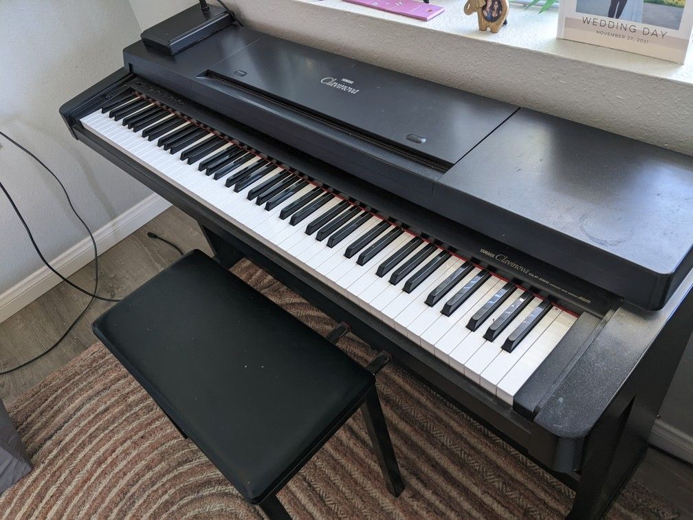 Yamaha Clavinova CLP-360 Weighted Keyboard