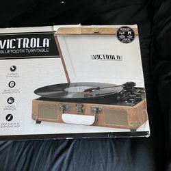 VICTROLA Record Player With Albums 
