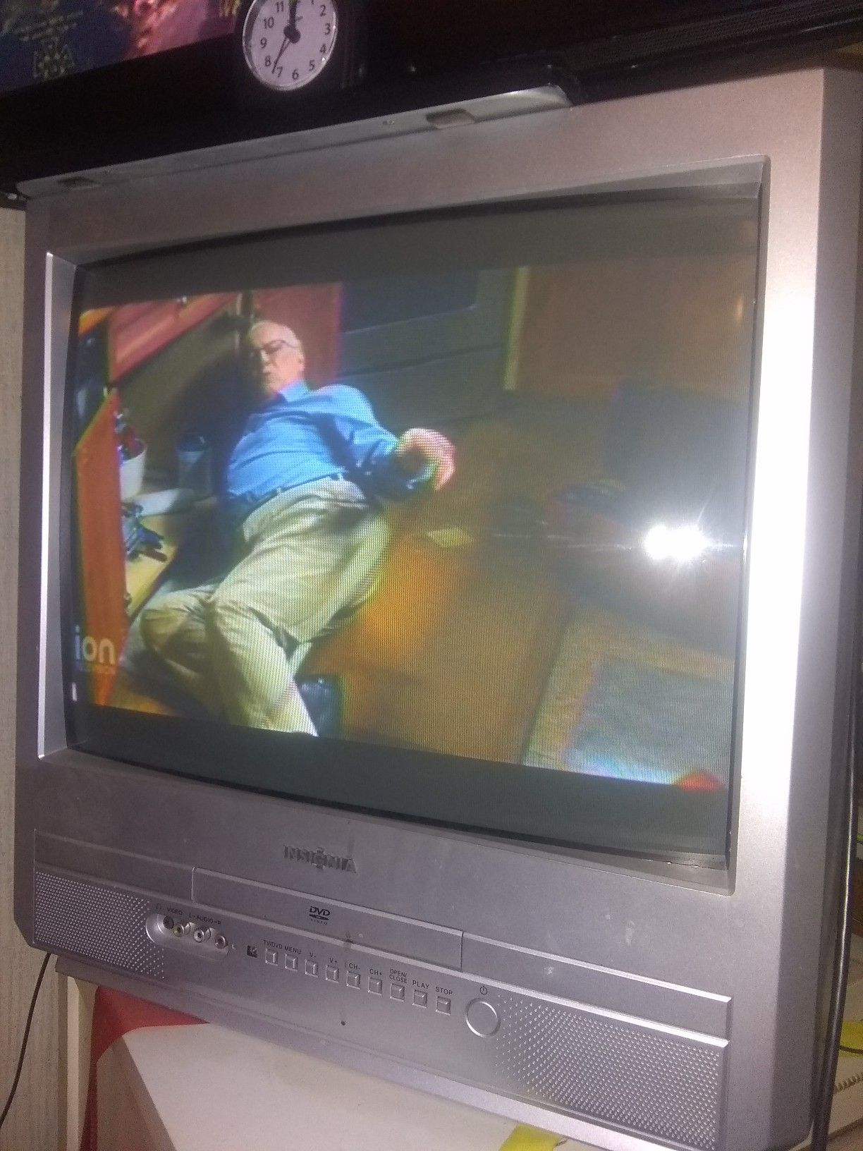 Insignia 20 in tv with DVD and remote