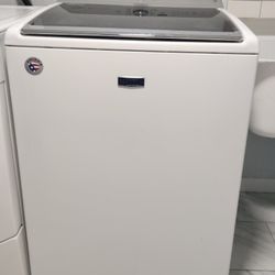  Maytag  Large Capacity – Works Perfect