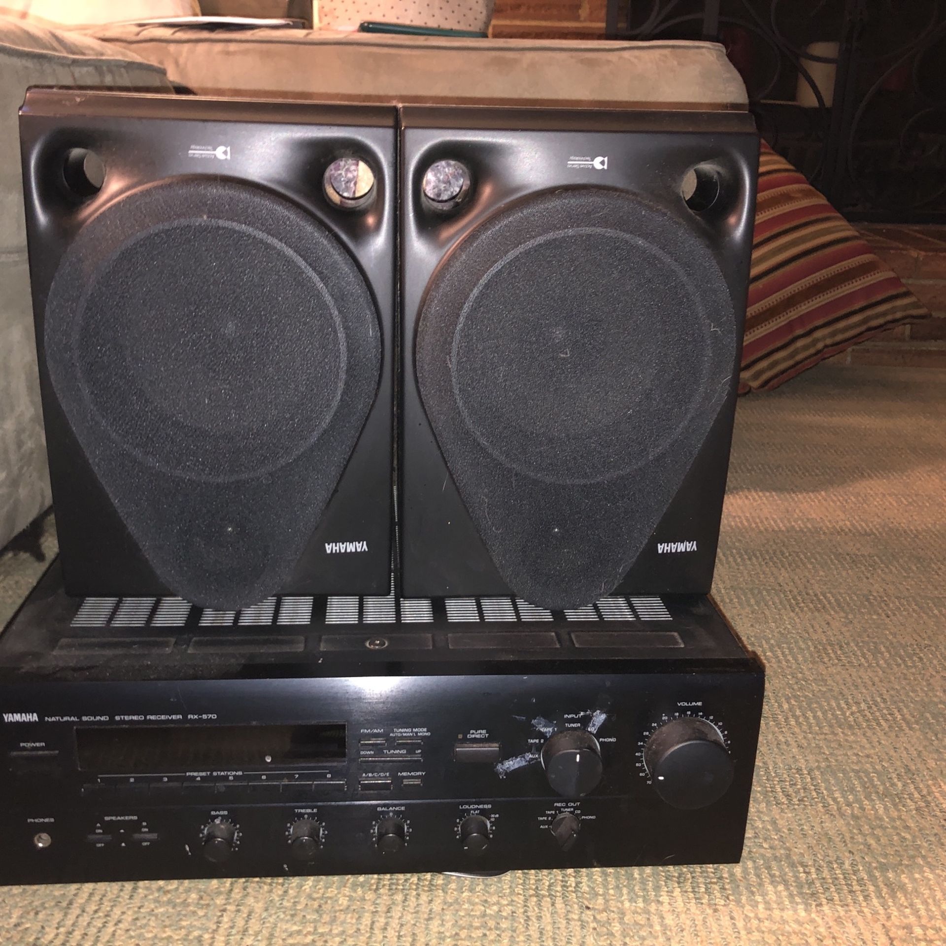 Yamaha Stereo Receiver RX-570 With Yamaha speakers