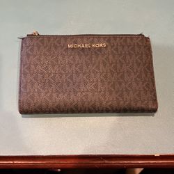 Michael Kors Wallet Double Sided. 