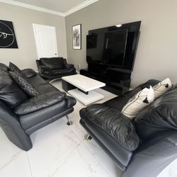 Family Room  3 Pieces Black Leather Set