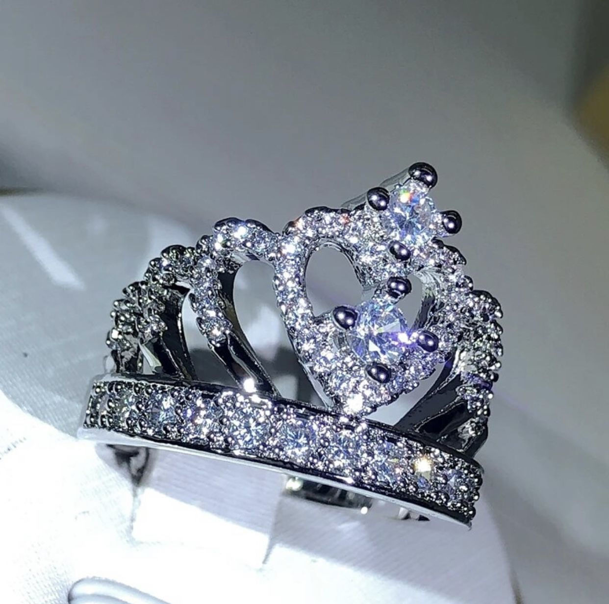 New 18k White Gold Engagement Ring