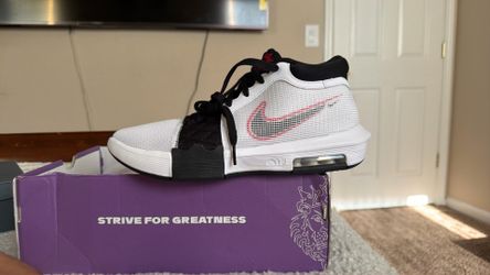 Mens Nike LeBron Witness 8