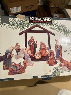 Kirkland Signature Nativity Set-13 porcelain figures plus crèche