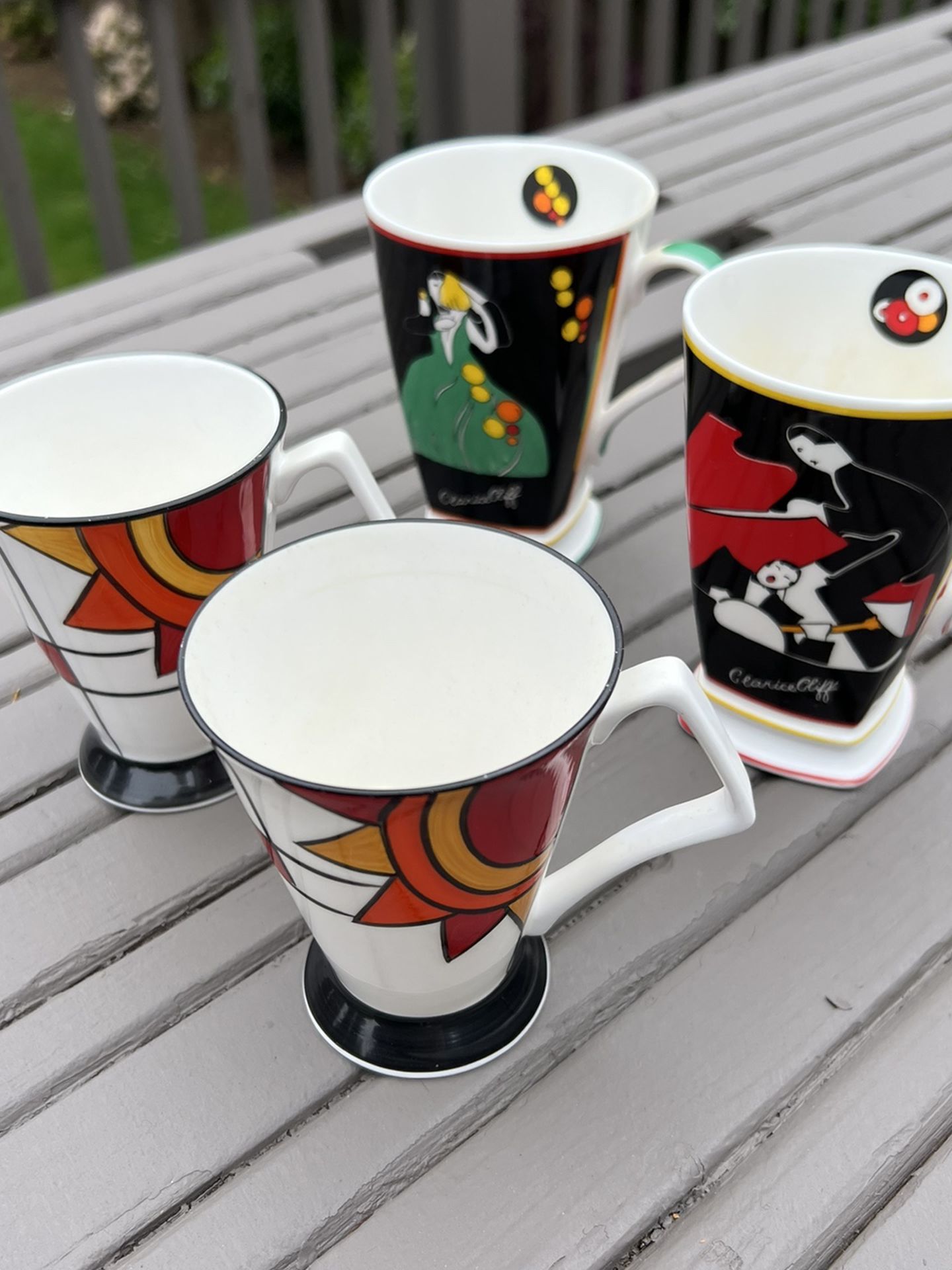 4 Fine Bone China mugs art Deco 