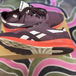 Women’s Reebok Size10