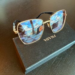 Women’s square sunglass