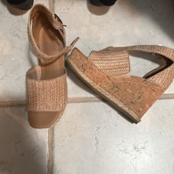 Women’s wedge shoe