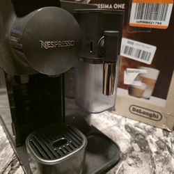 De Longhi Nespresso Lattissima One