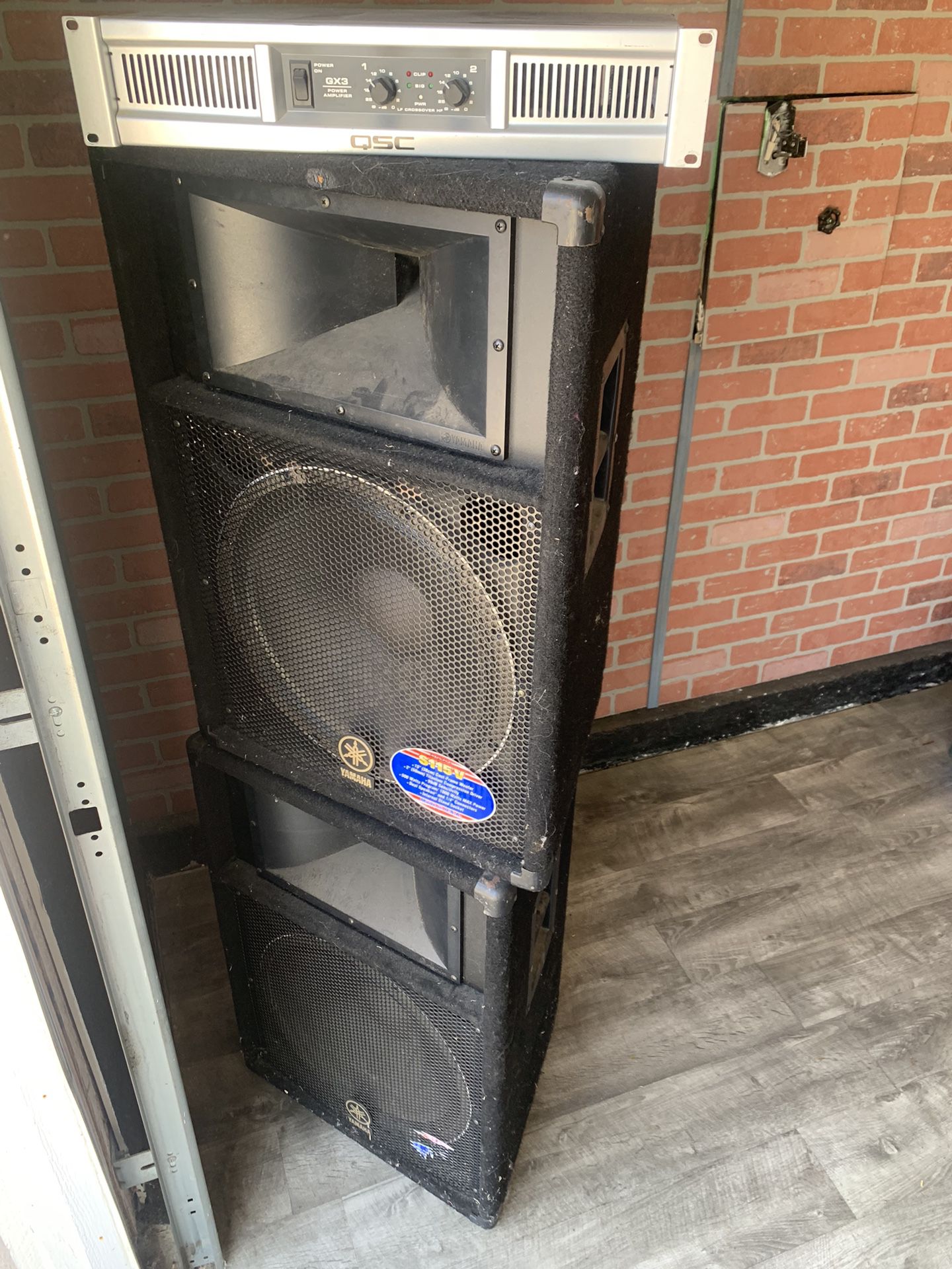 2 Yamaha Speakers And QSC Amp