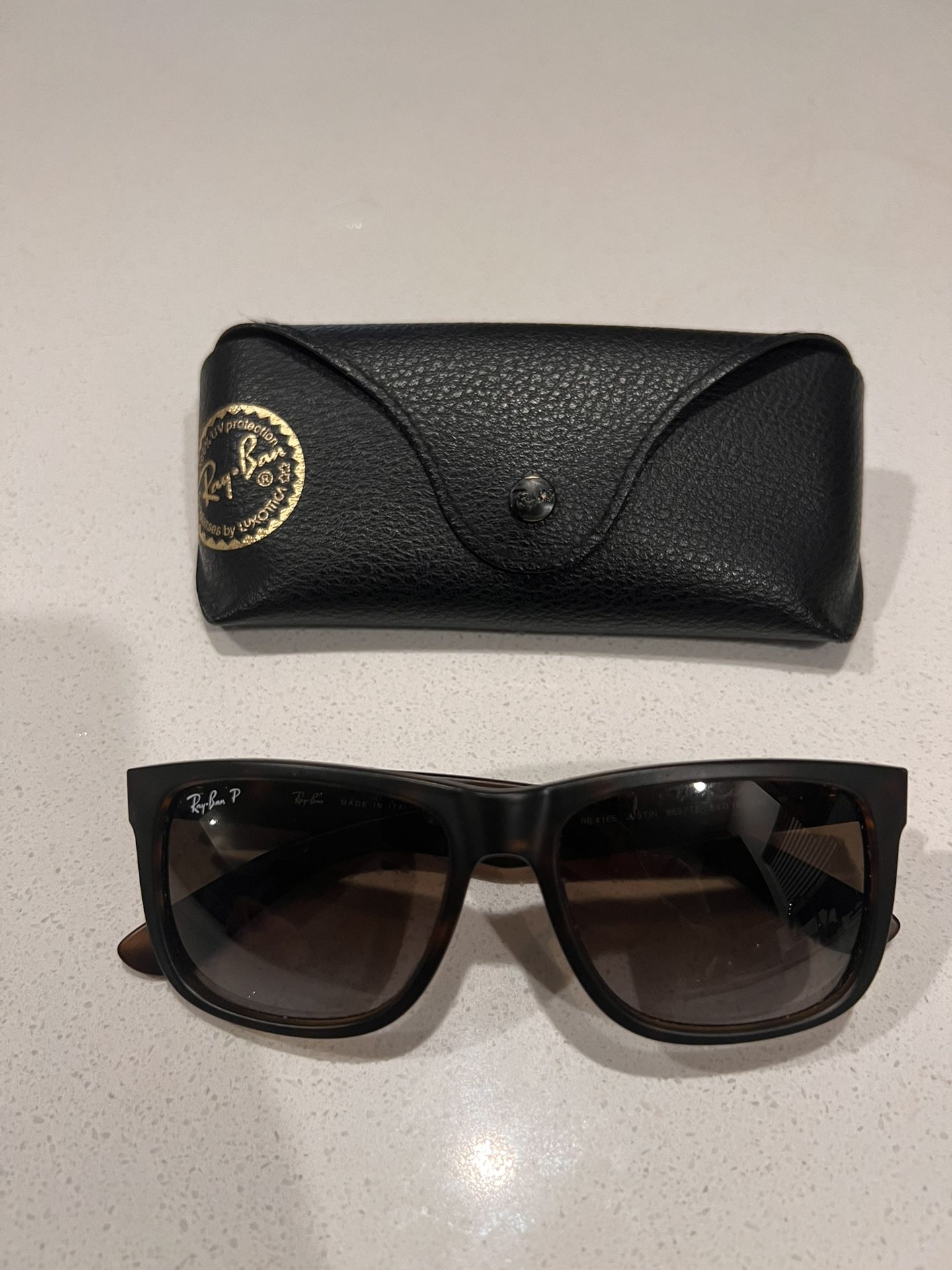 Rayban Justin in matte Turtle She’ll