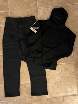 Essentials Stretched Lim “Black”