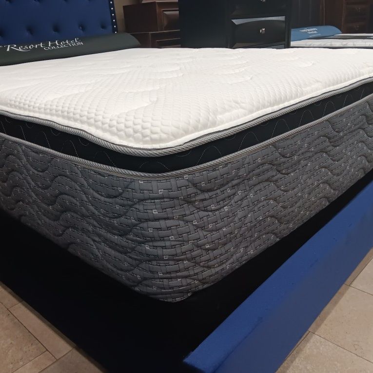 *Weekend Special*---Jefferson Landing Cool Comfort Queen/King Mattress And Foundation Sets---Starting At $1099---Delivery And Financing Available🙌