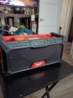 Milwaukee Jobsite Bluetooth Radio Speaker