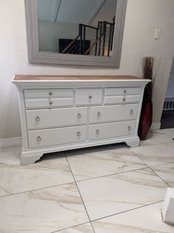 ❤️ Beautiful White dresser