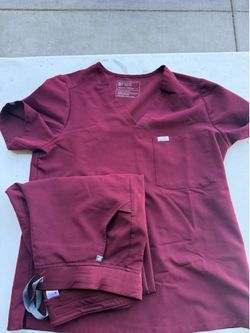 Women’s figs scrubs