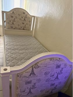 Pretty bed with matters