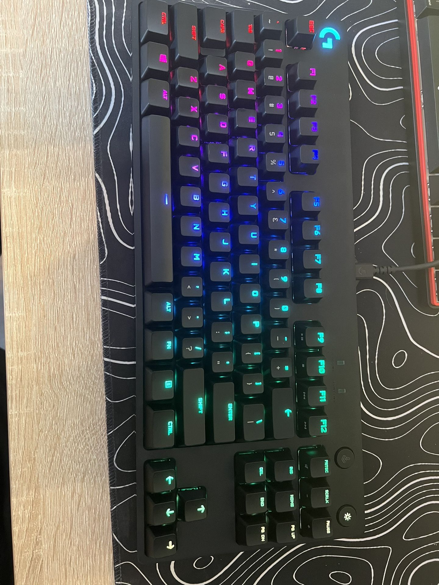 logitech pro gaming keyboard TKL RGB usb connection Plus Mouse