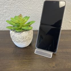 Samsung Galaxy Z fold six AT&T 256 GB silver used