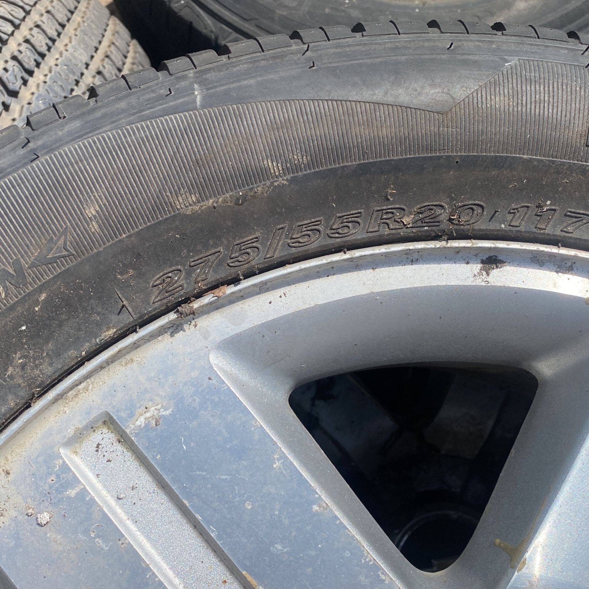 275. 55. 20. Nexton Road Handler Hp Three Tires With Wheels.