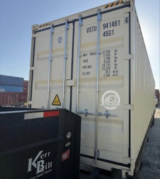 WIND & WATERTIGHT 20’ & 40’ SHIPPING CONTAINERS
