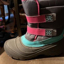 Big Girls Snow Boots Size 3