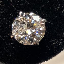 One carat each platinum setting Diamonds earrings