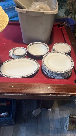 Dishes set