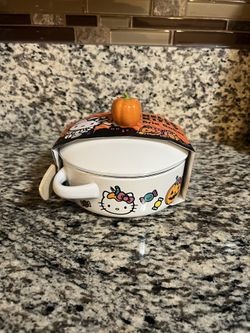 Halloween Hello Kitty Brie Baker