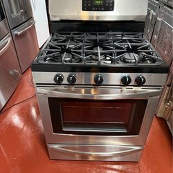 Kenmore 5-burner gas stove in perfect working condition. Delivery and installation available with a 3-month warranty.