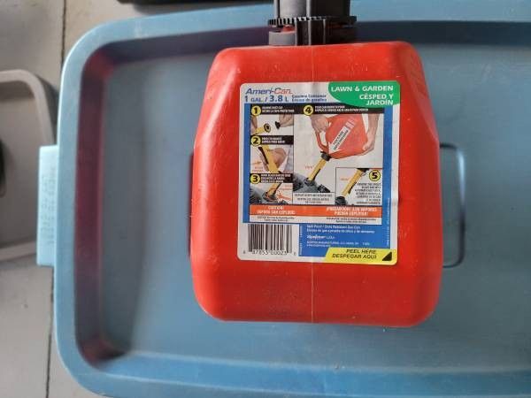 1 gallon gas can