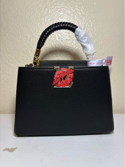 Handbag 👜✨ swipe for more pictures