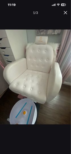 Pedicure chair station