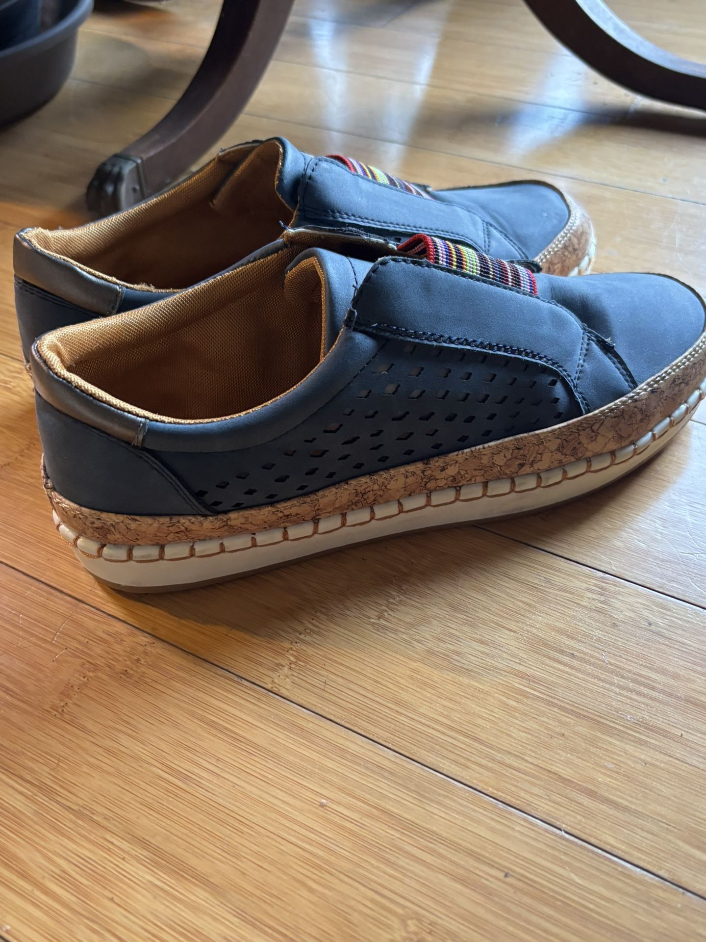 New Men’s Slip On Walking Shoes Size 9