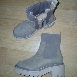 Womens Size 7.5 Boots