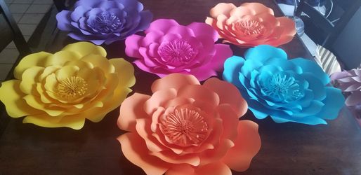 Paper flowers and paper roses. Flores de papel