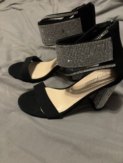 Woman Shoes. Size 7