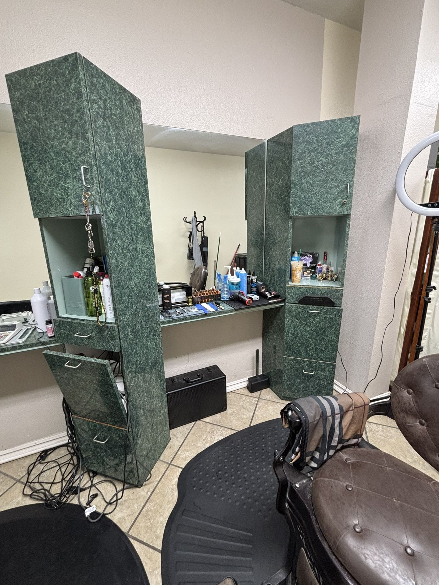Salon Stations