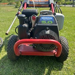 Troy-Built 5.0 HP Honda 2450 PSI Pressure Washer with extra reinforce hose and wand FREE !! Great condition and runs great !!
