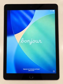 Apple iPad 9th Gen – 64GB – 10.2” Screen + Charger 🍎