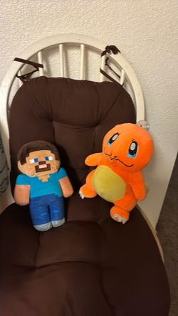 2 muñecos de peluche . $3 cada muñeco.