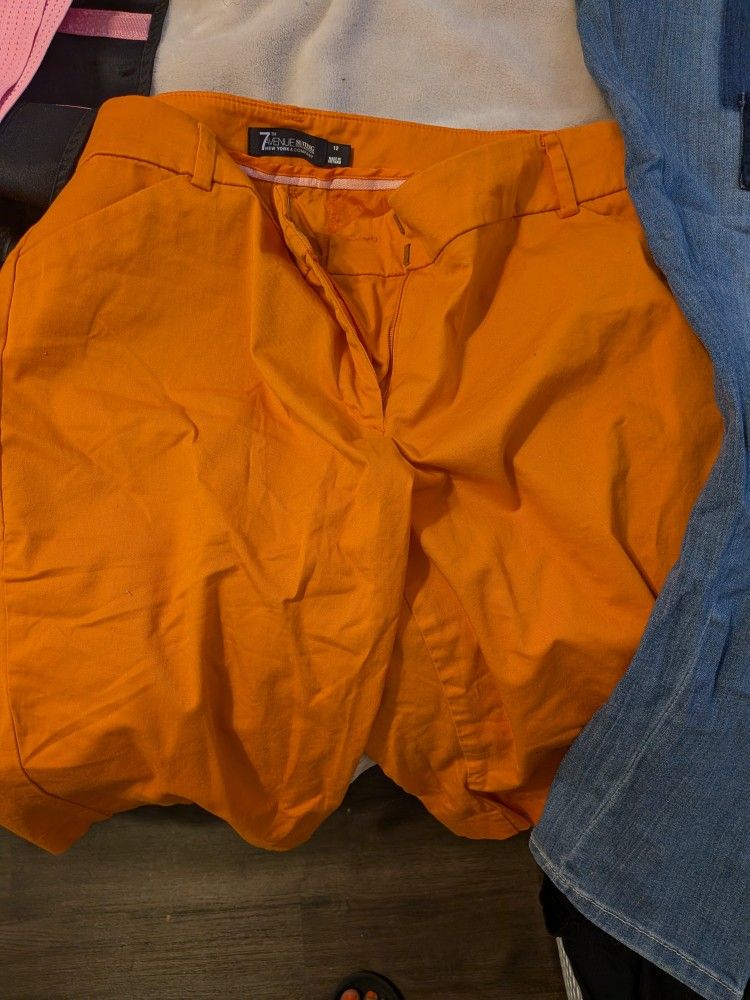 Women's Clothes And Waist Trainers Can Be Sold Separately