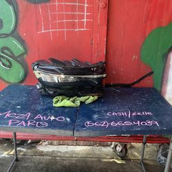 2023 2024 jeep grand Cherokee passenger right headlight oem