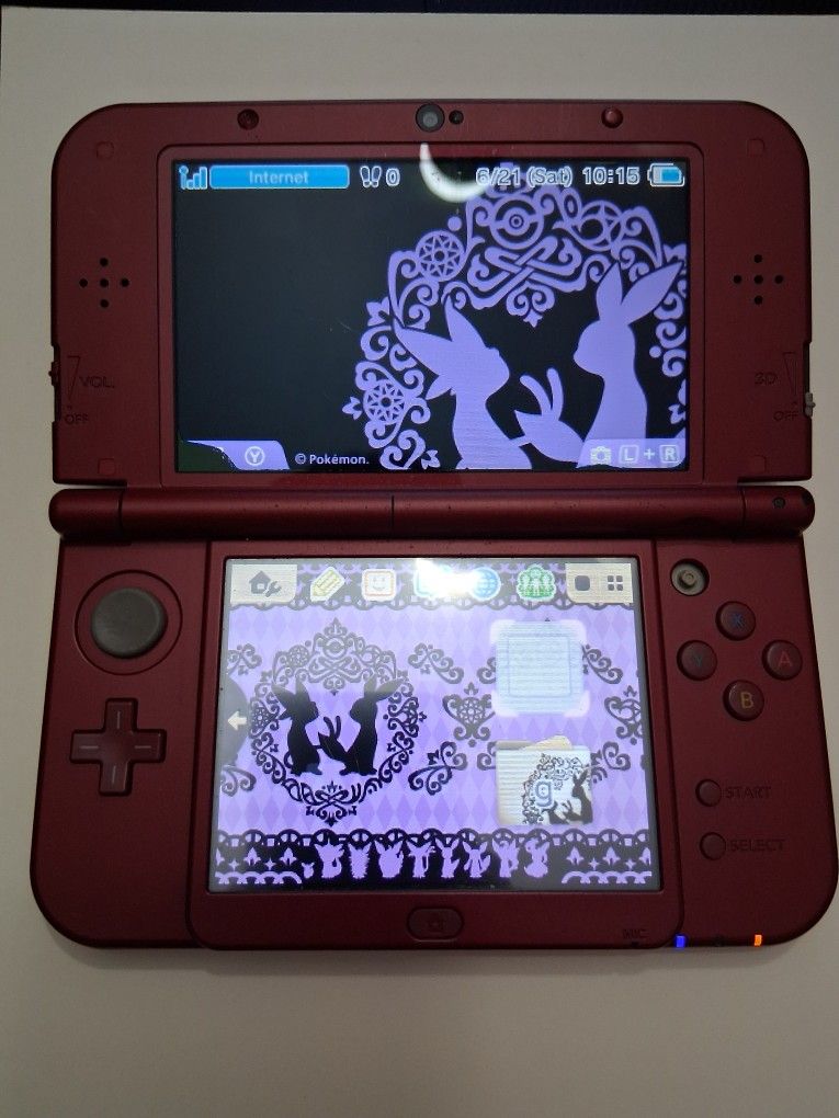 New Nintendo 3DS XL With Charger And SD Card