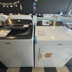 Whirlpool Washer And Dryer Set In White 