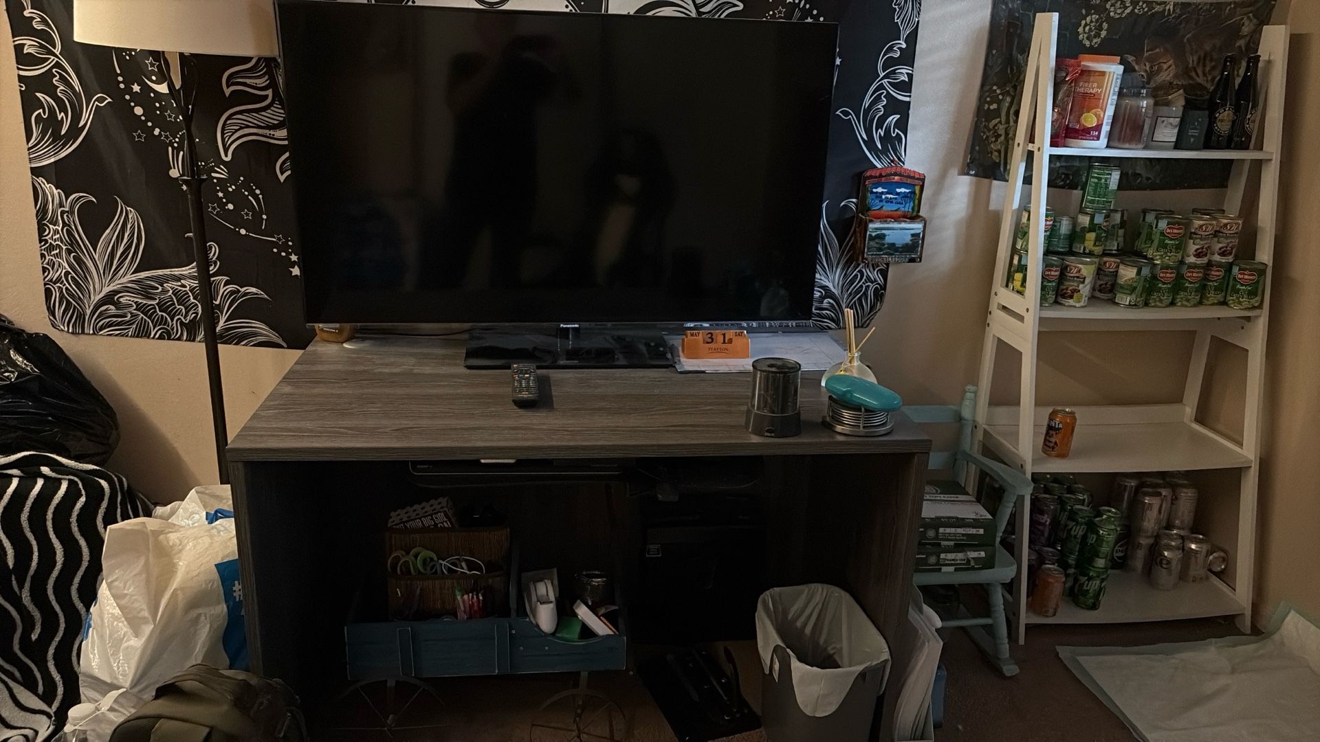 Desk And Tv With Remote