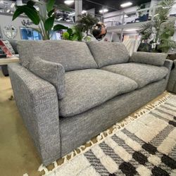 ♣️Dramatic Granite Sofa
Ashley Furniture$20 Down Payment and delivery available 
